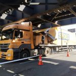 Caminhão dos Correios na Ponte Preta em Curitiba (Foto: Djalma Malaquias/Banda B)