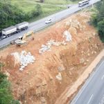Rocha será detonada em trecho da BR-376, em Guaratuba — Foto: Arteris Litoral Sul