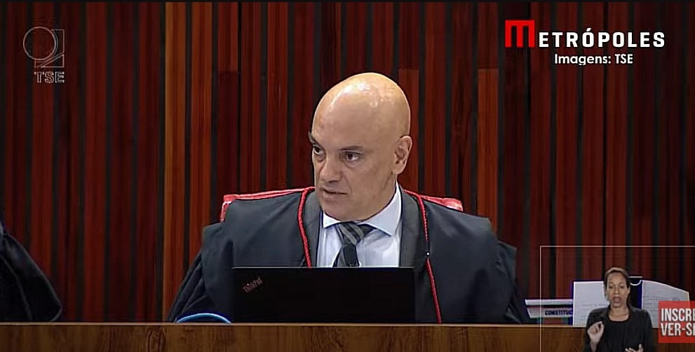 Ministro Alexandre de Moraes (STF/TSE) durante julgamento da inegibilidade de Bolsonaro (Reprodução: Metrópoles)