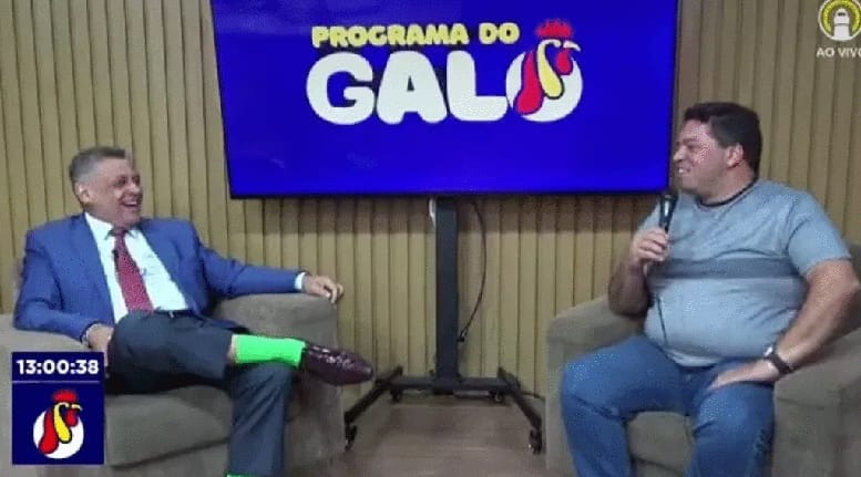 Juliano Elias em entrevista para o ex-deputado Galo da Rede Massa (Foto: Divukgação/JE)