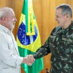 Lula e o comandante do Exército, general Tomás Paiva (Foto: Reprodução)